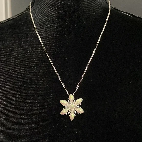 💖 Gorgeous snowflake/flower necklace. Opal - Picture 2 of 2